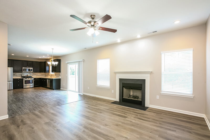 2,190/Mo, 6447 Ault Pl Indianapolis, IN 46221 Living Room View