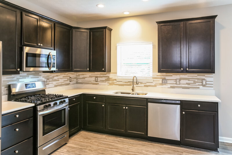 2,190/Mo, 6447 Ault Pl Indianapolis, IN 46221 Kitchen View 2