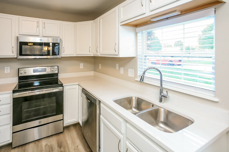 1,730/Mo, 1906 Murdoch Dr Greenfield, IN 46140 Kitchen View