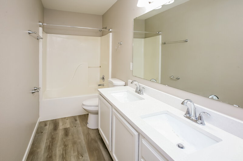 1,730/Mo, 1906 Murdoch Dr Greenfield, IN 46140 Bathroom View