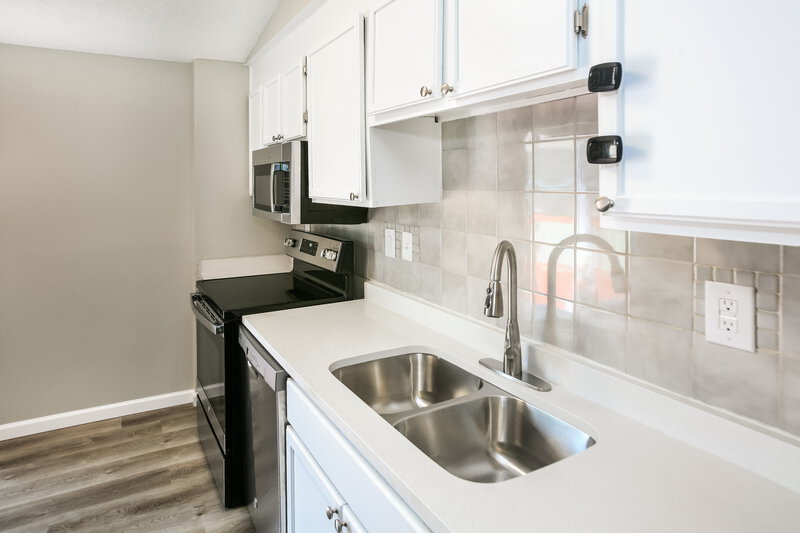 2,340/Mo, 6719 Bridger Ct Indianapolis, IN 46268 Kitchen View