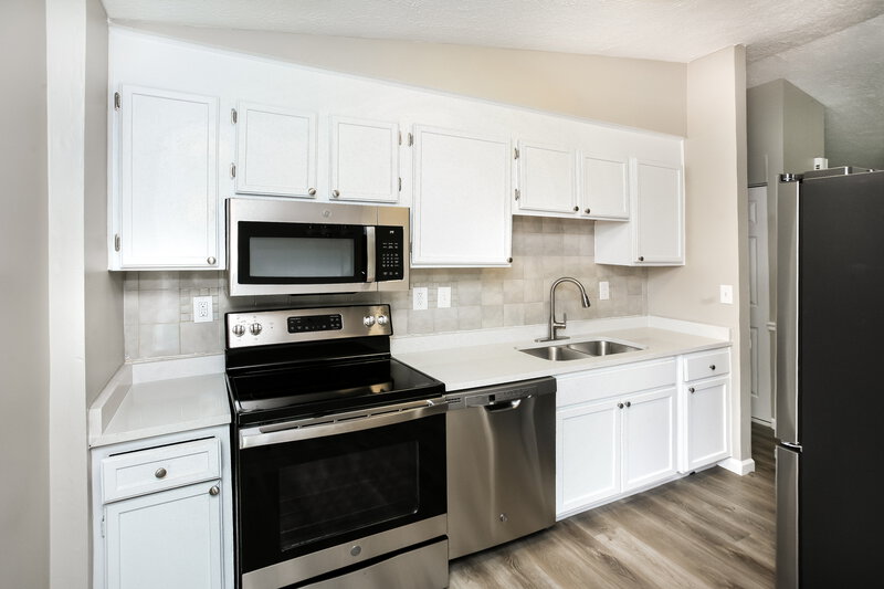 2,340/Mo, 6719 Bridger Ct Indianapolis, IN 46268 Kitchen View 2