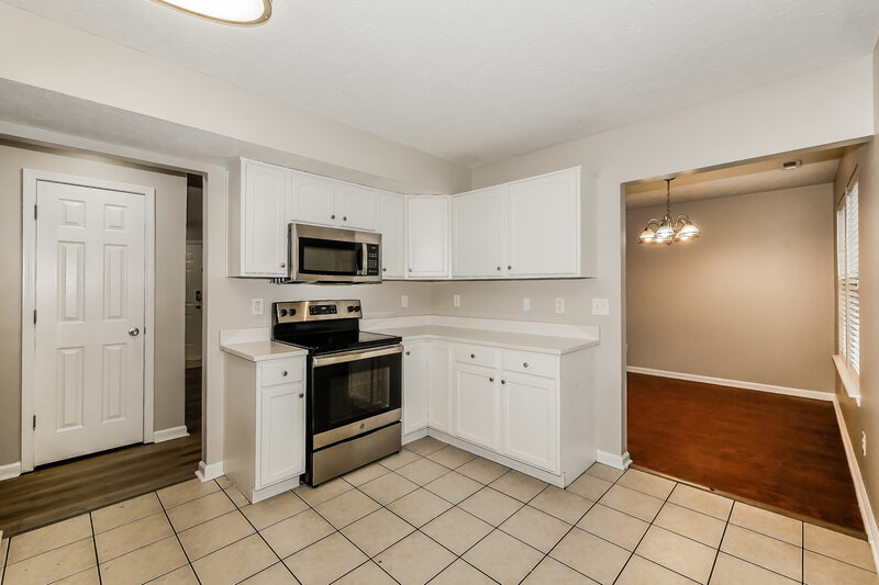 2,280/Mo, 3329 Gainesville Ct Indianapolis, IN 46227 Kitchen View 2