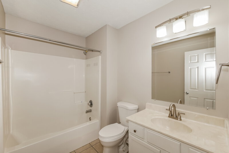 2,280/Mo, 3329 Gainesville Ct Indianapolis, IN 46227 Bathroom View