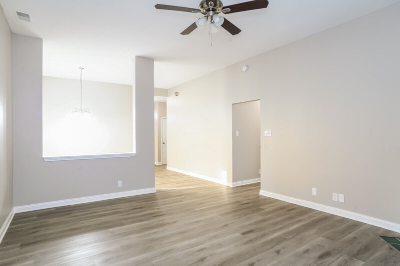 1,805/Mo, 6642 Meadowgreen Dr Indianapolis, IN 46236 Living Room View