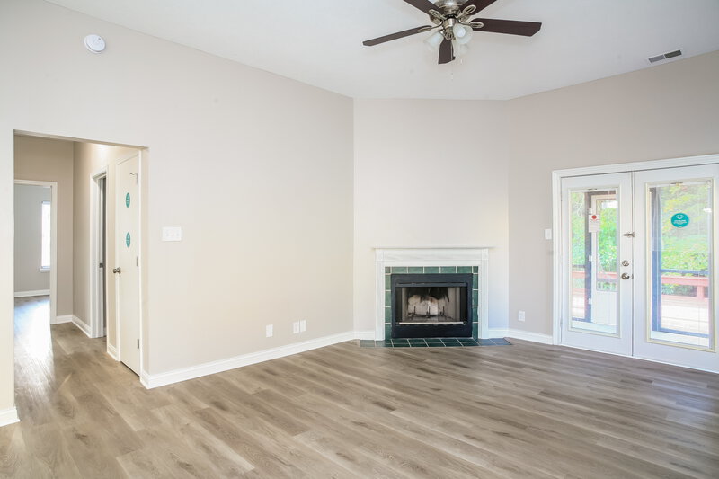 1,805/Mo, 6642 Meadowgreen Dr Indianapolis, IN 46236 Living Room View 2