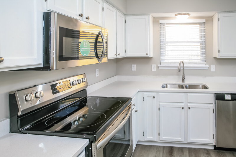 1,805/Mo, 6642 Meadowgreen Dr Indianapolis, IN 46236 Kitchen View