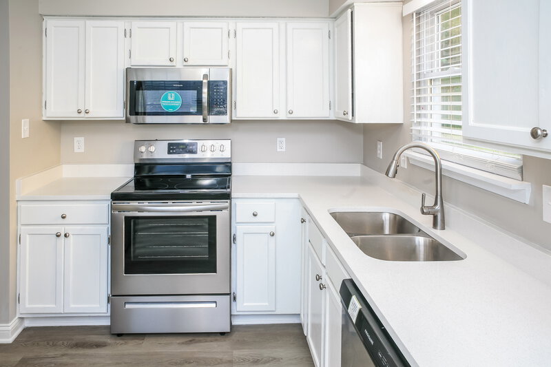 1,805/Mo, 6642 Meadowgreen Dr Indianapolis, IN 46236 Kitchen View 2