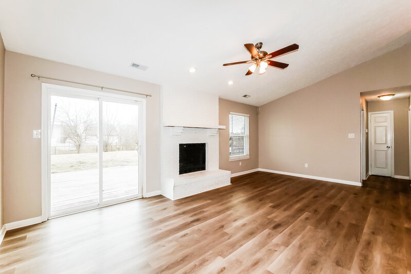 1,780/Mo, 6233 Carrie Cir Indianapolis, IN 46237 Living Room View 3