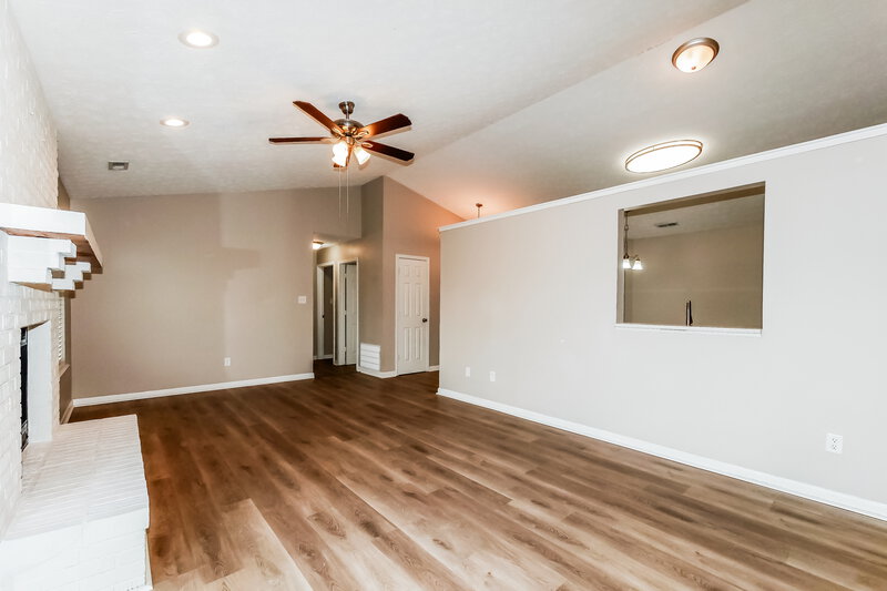 1,780/Mo, 6233 Carrie Cir Indianapolis, IN 46237 Living Room View 4