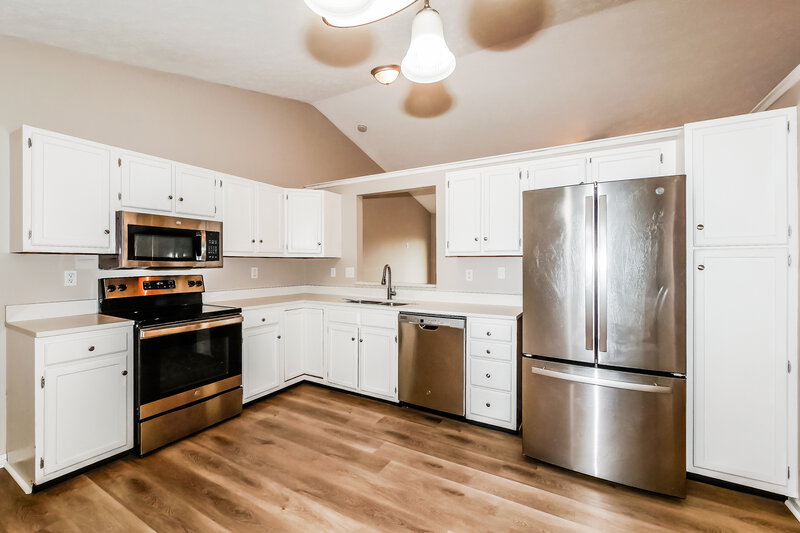 1,780/Mo, 6233 Carrie Cir Indianapolis, IN 46237 Kitchen View