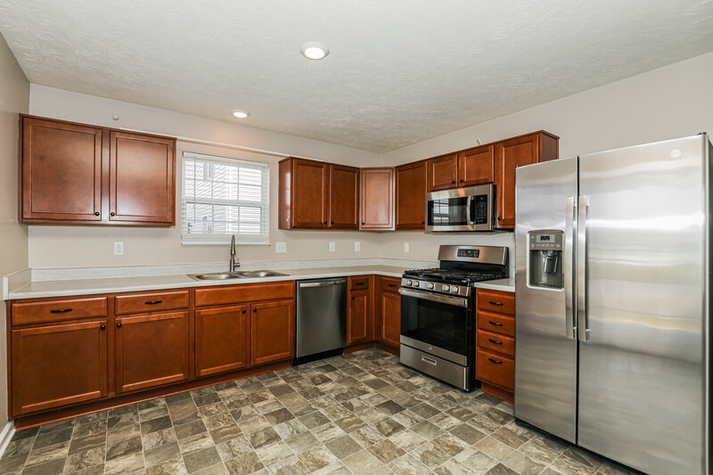 1,730/Mo, 2362 Montezuma Express Dr Greenfield, IN 46140 Kitchen View 2