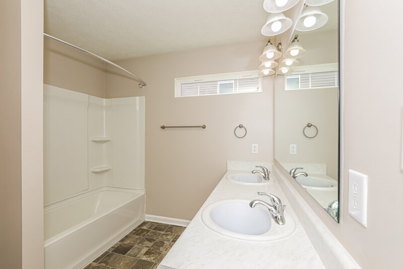 1,730/Mo, 2362 Montezuma Express Dr Greenfield, IN 46140 Main Bathroom View