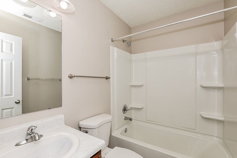 1,730/Mo, 2362 Montezuma Express Dr Greenfield, IN 46140 Bathroom View
