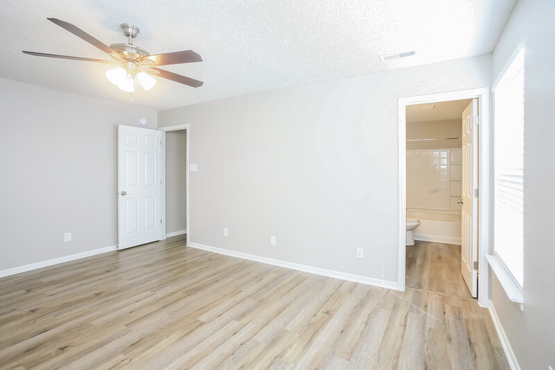 1,760/Mo, 6330 Alonzo Dr Indianapolis, IN 46217 Main Bedroom View 2