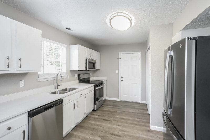 2,560/Mo, 4029 Willow Ct Franklin, IN 46131 Kitchen View 2