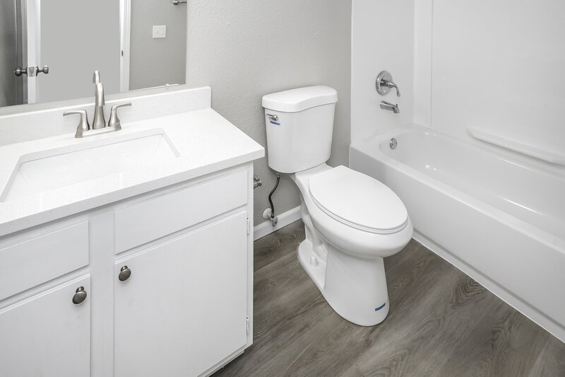 2,560/Mo, 4029 Willow Ct Franklin, IN 46131 Bathroom View