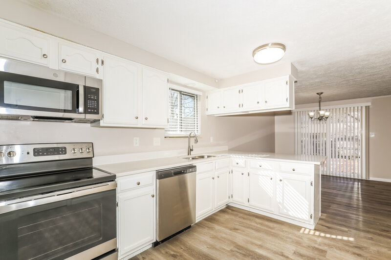 2,185/Mo, 11714 Madden Ln Fishers, IN 46038 Kitchen View 3