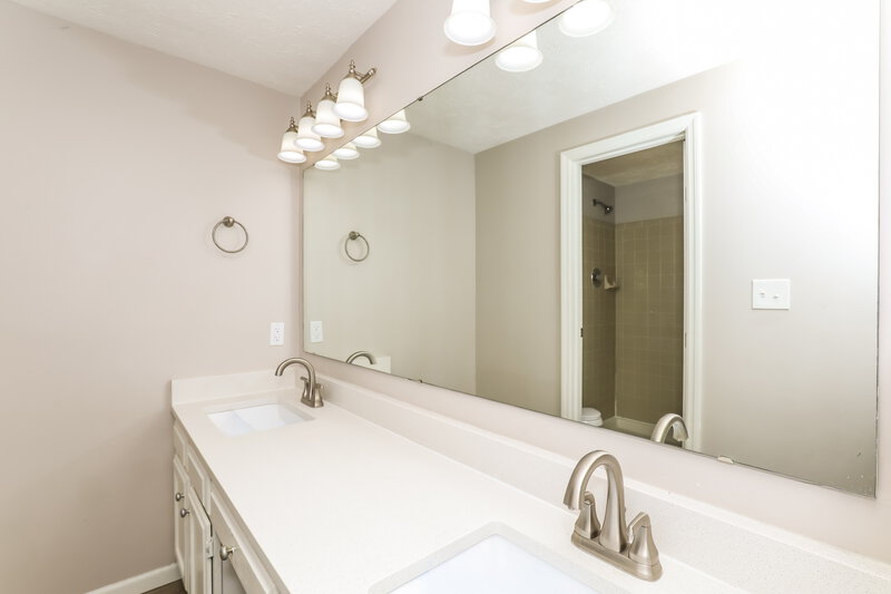 2,185/Mo, 11714 Madden Ln Fishers, IN 46038 Main Bathroom View