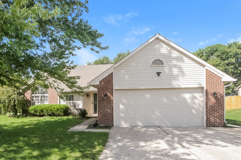 2,050/Mo, 32 Grassy Dr Whiteland, IN 46184 External View