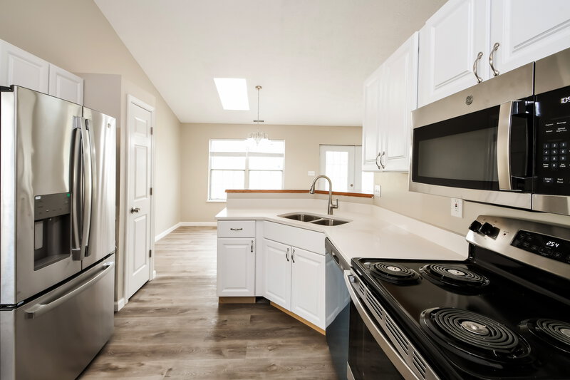 2,540/Mo, 4307 Robertson Blvd Indianapolis, IN 46228 Kitchen View