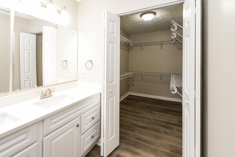 2,540/Mo, 4307 Robertson Blvd Indianapolis, IN 46228 Bathroom View