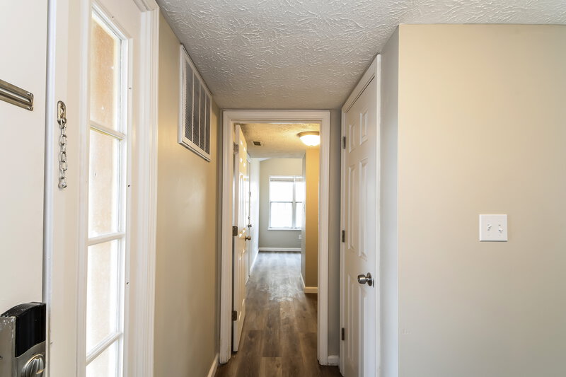 2,540/Mo, 4307 Robertson Blvd Indianapolis, IN 46228 Hallway View