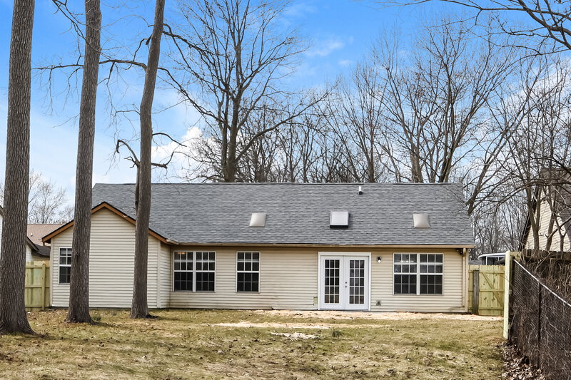 2,540/Mo, 4307 Robertson Blvd Indianapolis, IN 46228 Rear View