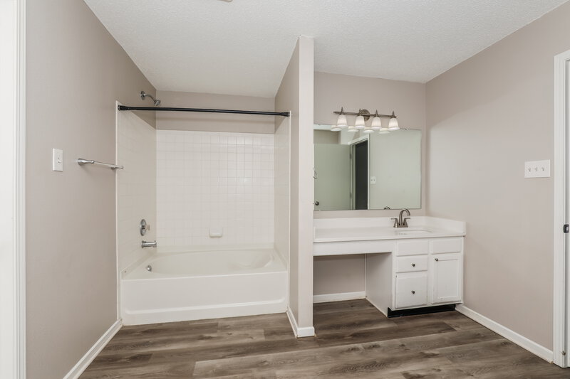 1,990/Mo, 8906 Squire Boone Ct Camby, IN 46113 Main Bathroom View