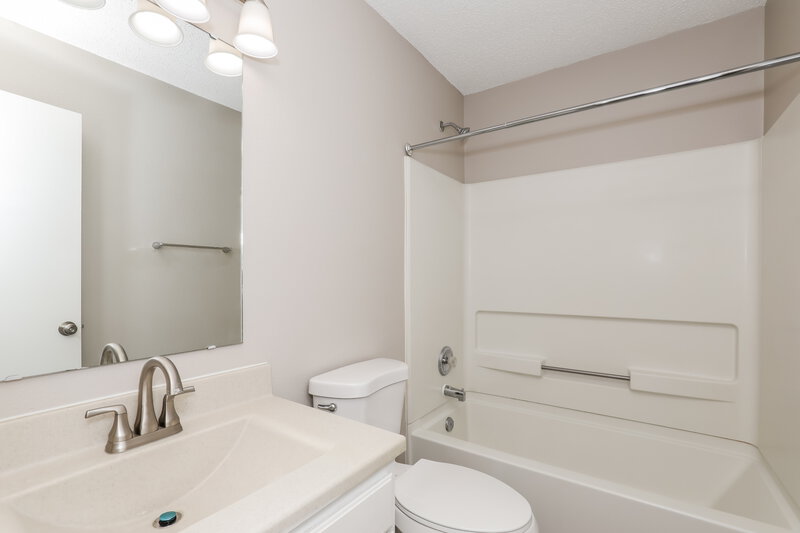 1,990/Mo, 8906 Squire Boone Ct Camby, IN 46113 Bathroom View