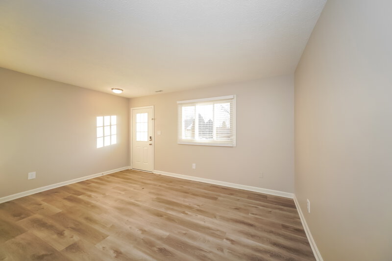 1,575/Mo, 1444 Countryside Ln Indianapolis, IN 46231 Living Room View 3