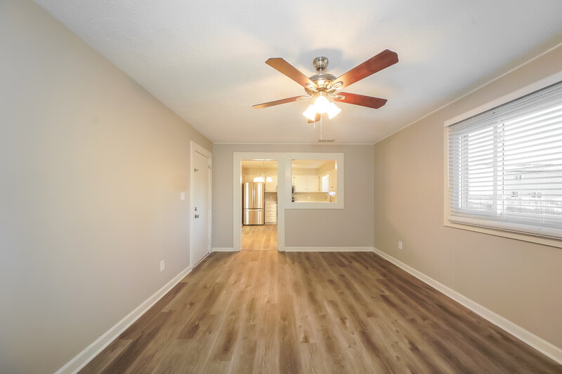 1,575/Mo, 1444 Countryside Ln Indianapolis, IN 46231 Family Room View 2