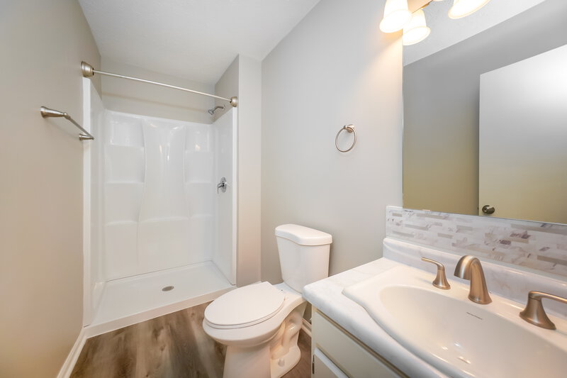 1,575/Mo, 1444 Countryside Ln Indianapolis, IN 46231 Main Bathroom View