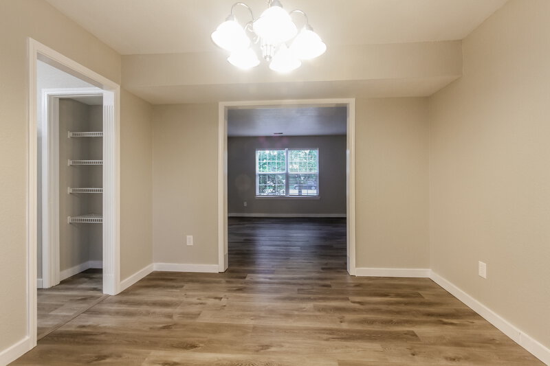 1,940/Mo, 4628 Welton St Greenwood, IN 46143 Dining Room View
