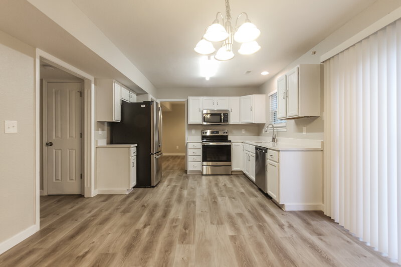 1,940/Mo, 4628 Welton St Greenwood, IN 46143 Dining Room View 2