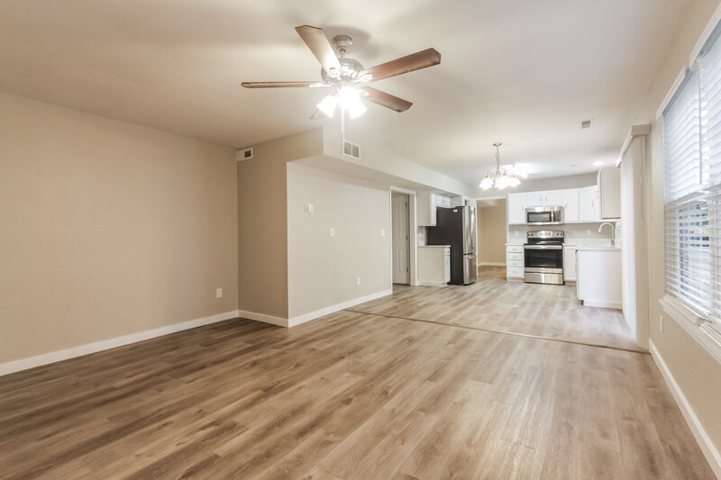 1,940/Mo, 4628 Welton St Greenwood, IN 46143 Family Room View