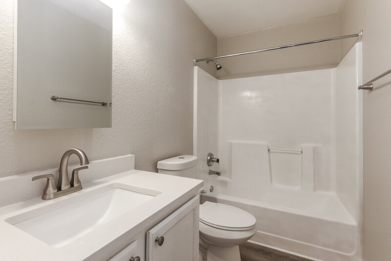 1,940/Mo, 4628 Welton St Greenwood, IN 46143 Bathroom View