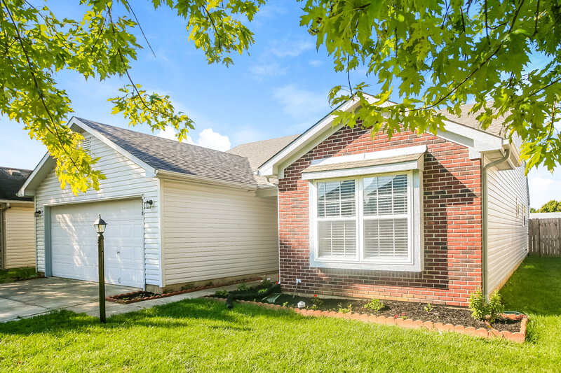 1,635/Mo, 8118 Maple Stream Blvd Indianapolis, IN 46217 Front View