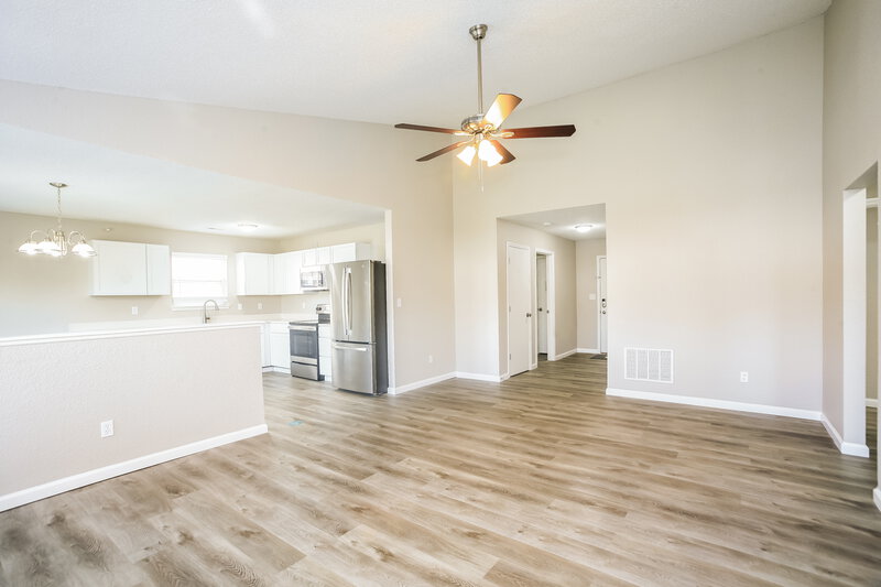 1,635/Mo, 8118 Maple Stream Blvd Indianapolis, IN 46217 Living Room View 2