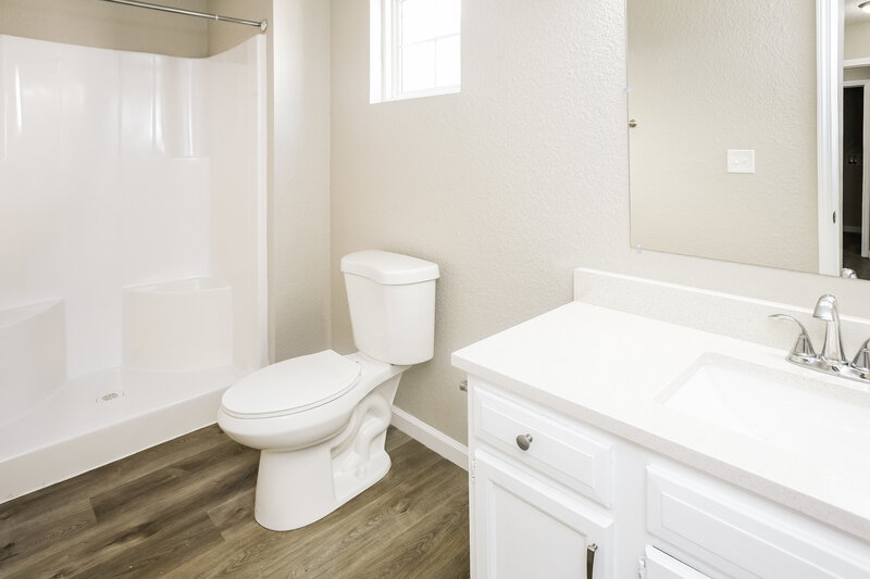 1,635/Mo, 8118 Maple Stream Blvd Indianapolis, IN 46217 Main Bathroom View