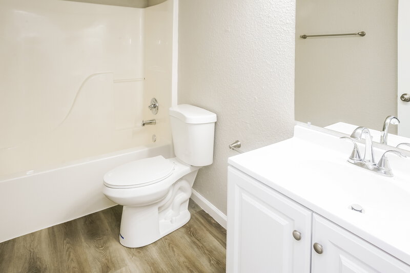 1,635/Mo, 8118 Maple Stream Blvd Indianapolis, IN 46217 Bathroom View
