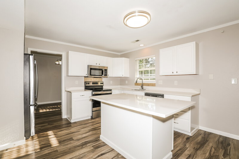 3,100/Mo, 4604 Welton St Greenwood, IN 46143 Kitchen View