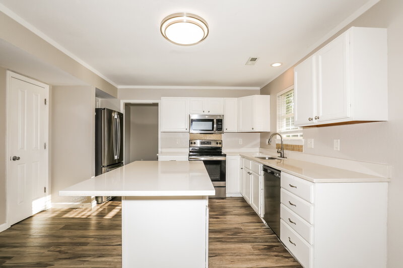 3,100/Mo, 4604 Welton St Greenwood, IN 46143 Kitchen View 2