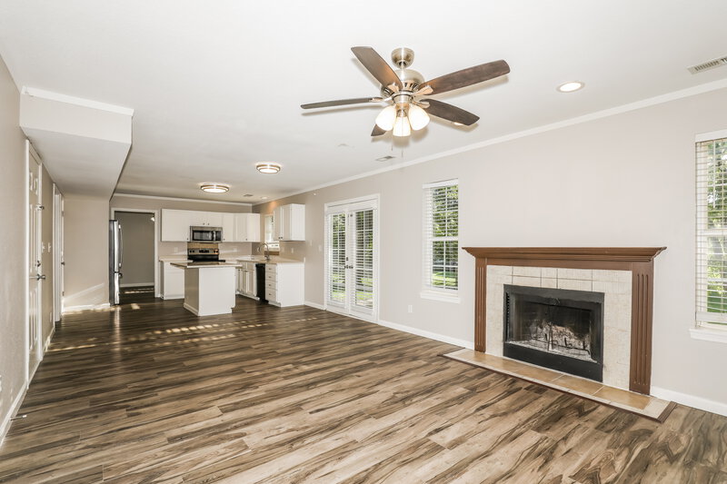 3,100/Mo, 4604 Welton St Greenwood, IN 46143 Family Room View