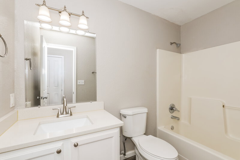 3,100/Mo, 4604 Welton St Greenwood, IN 46143 Bathroom View