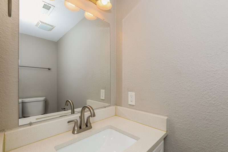 3,100/Mo, 4604 Welton St Greenwood, IN 46143 Bathroom View 2