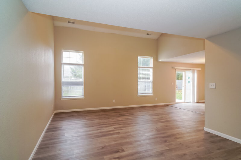 2,590/Mo, 531 Deer Trail Dr Indianapolis, IN 46217 Living Room View