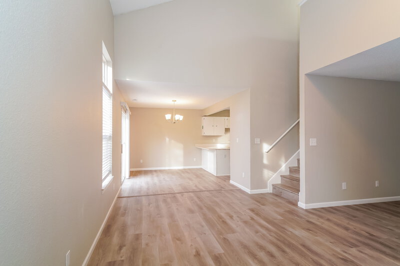 2,590/Mo, 531 Deer Trail Dr Indianapolis, IN 46217 Living Room View 2