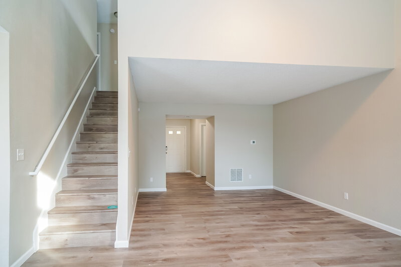 2,590/Mo, 531 Deer Trail Dr Indianapolis, IN 46217 Living Room View 3