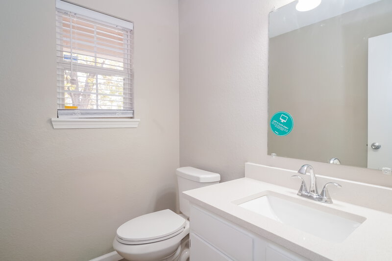 2,590/Mo, 531 Deer Trail Dr Indianapolis, IN 46217 Main Bathroom View